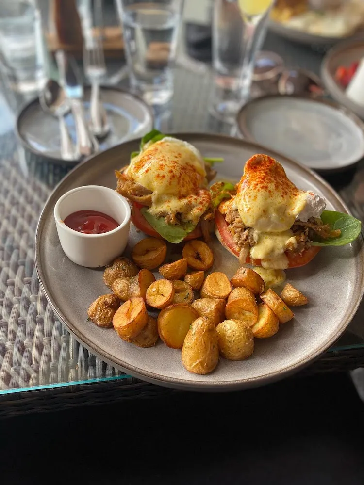 Pulled Pork Benedict